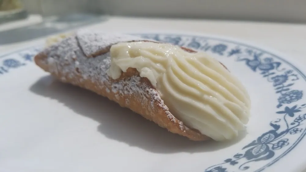 Fresh Filled Cannoli